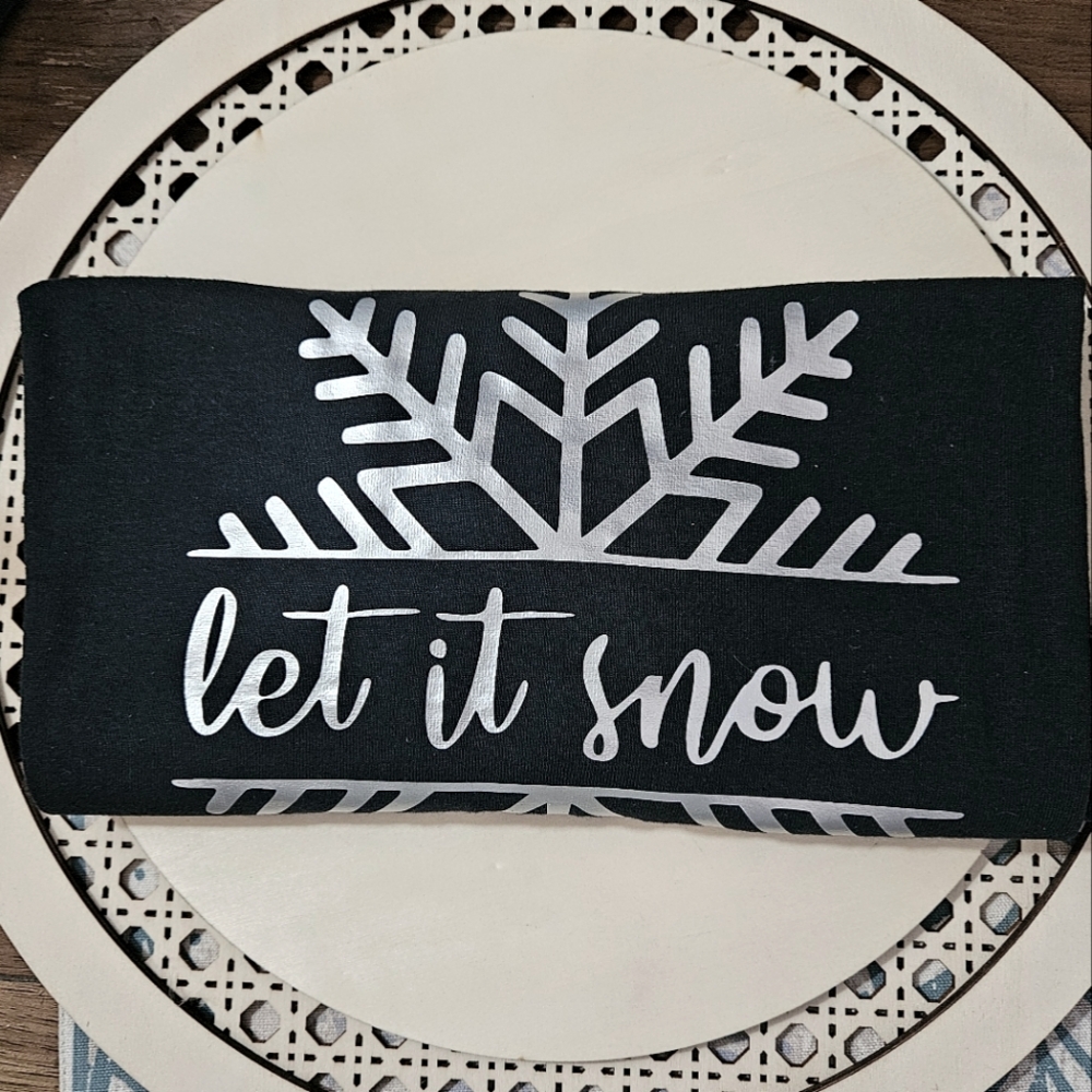 Let it Snow Vinyl on Gildan 100% Cotton Unisex Large New No Tags
